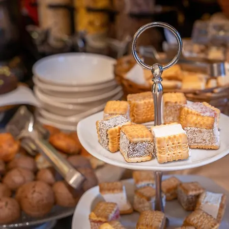 Western Premier Hidden Hills فندق