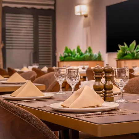Отель Western Premier Hidden Hills 5*