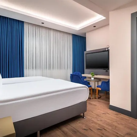 Western Premier Hidden Hills Отель